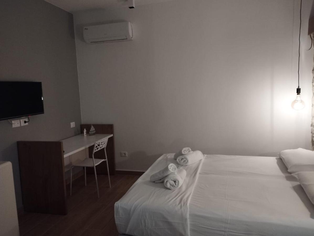 Comfort Guest Rooms Vila Hm Sarandë Eksteriør billede