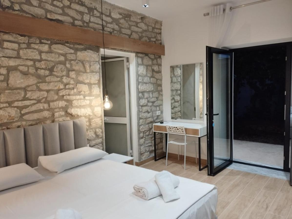 Comfort Guest Rooms Vila Hm Sarandë Eksteriør billede