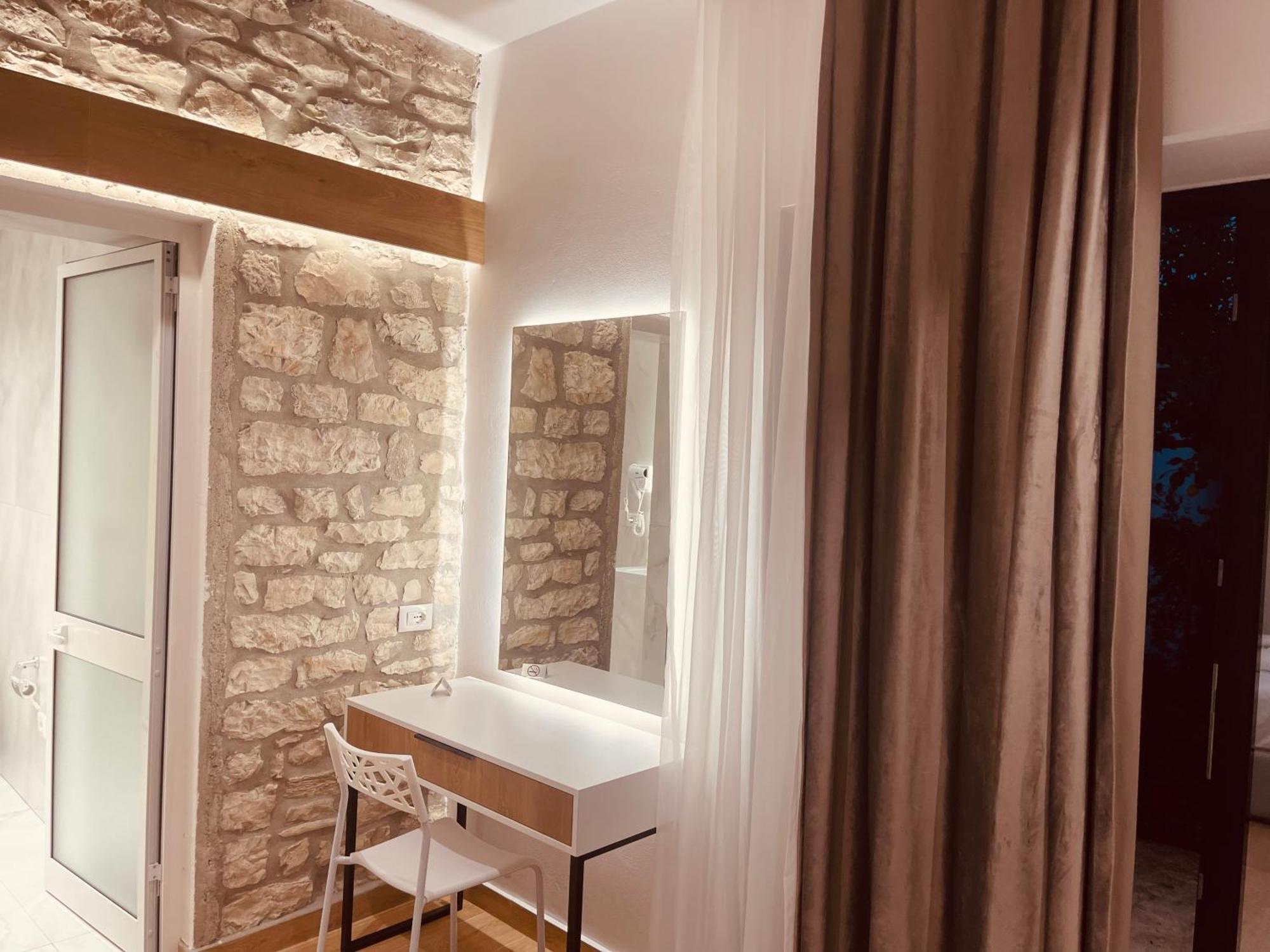 Comfort Guest Rooms Vila Hm Sarandë Eksteriør billede
