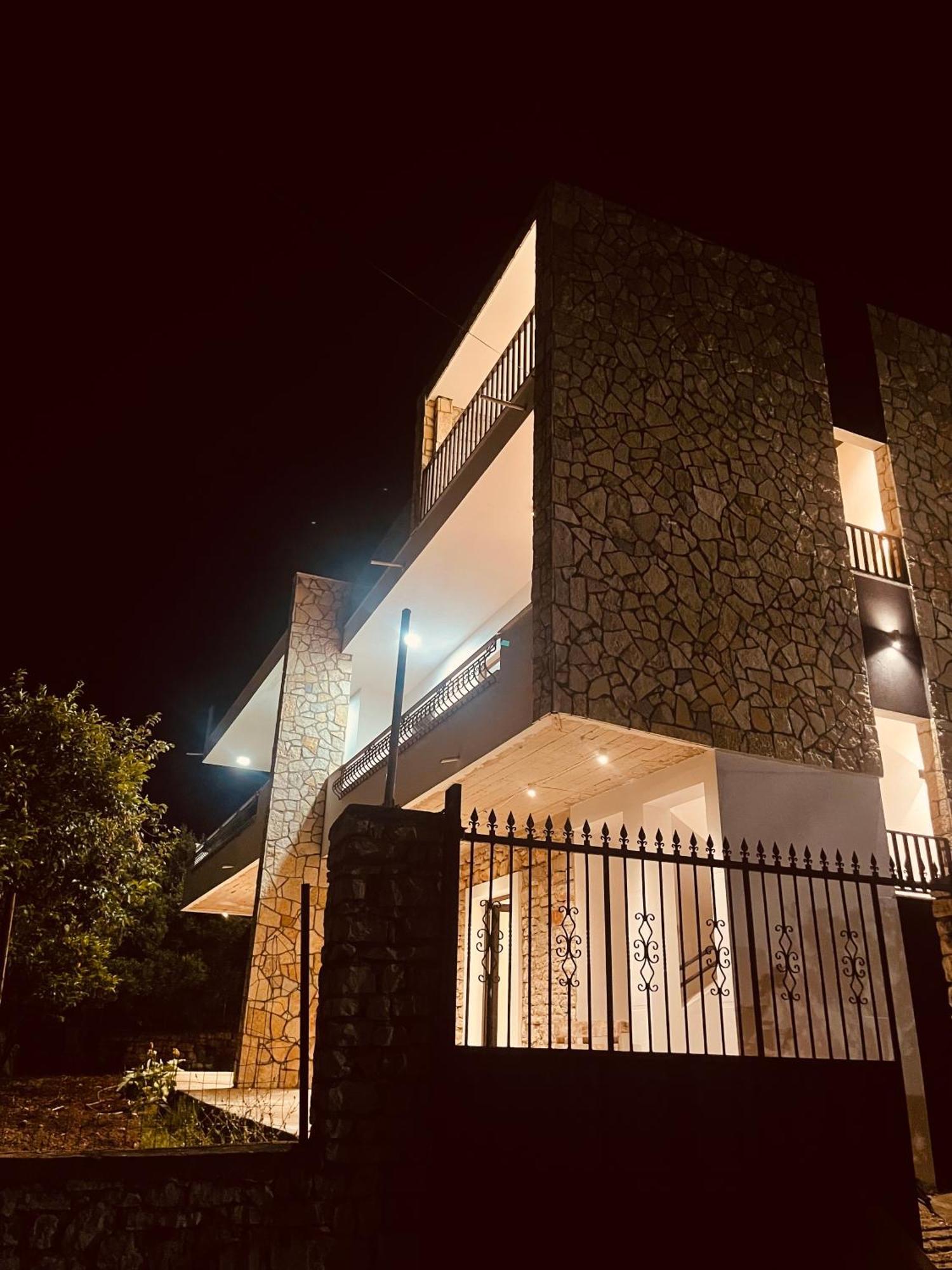 Comfort Guest Rooms Vila Hm Sarandë Eksteriør billede